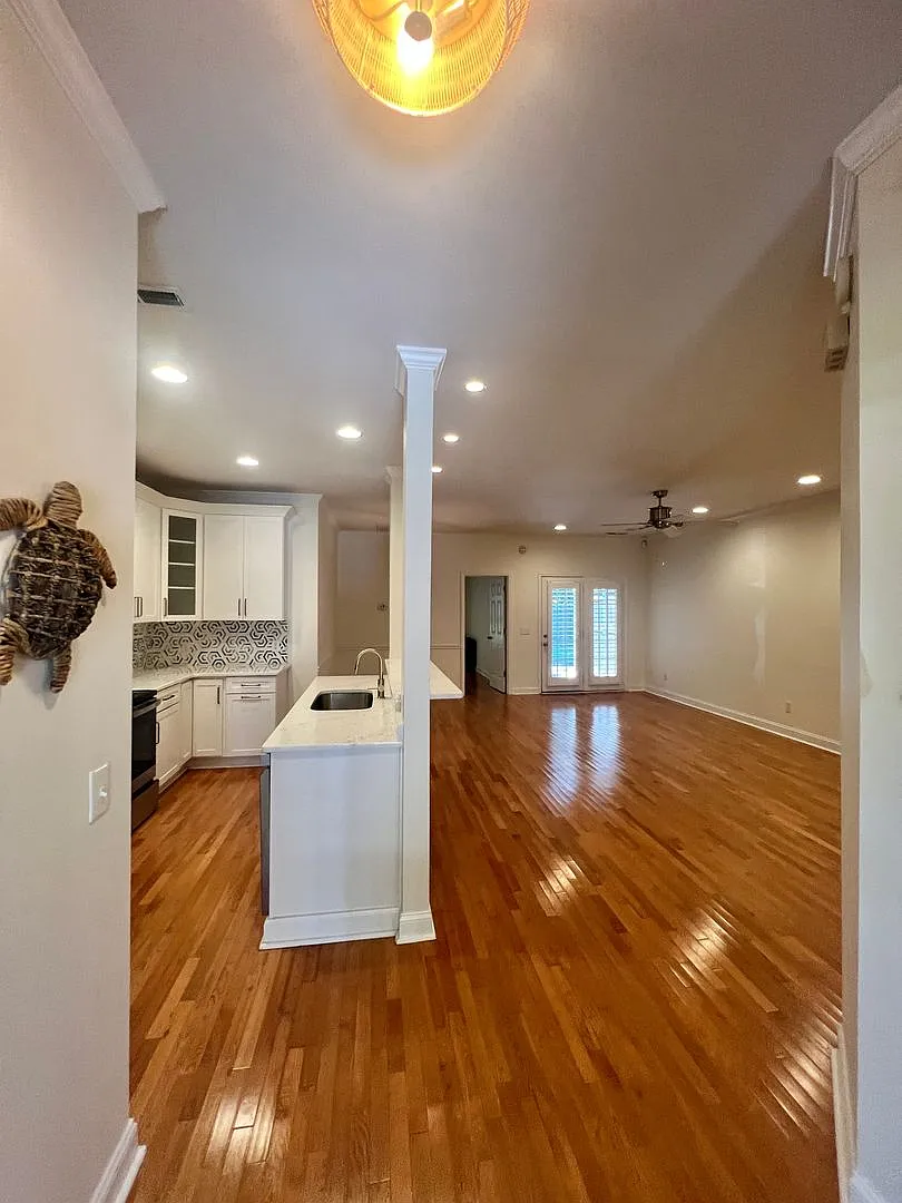 Leeward Village Updated 2BR! Eastwood Rd/ Military Cuttoff/ Wrightsville Beach Area one level bri... — Photo 4