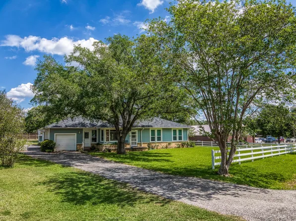 1524 Highway 159 W, Bellville, TX 77418
