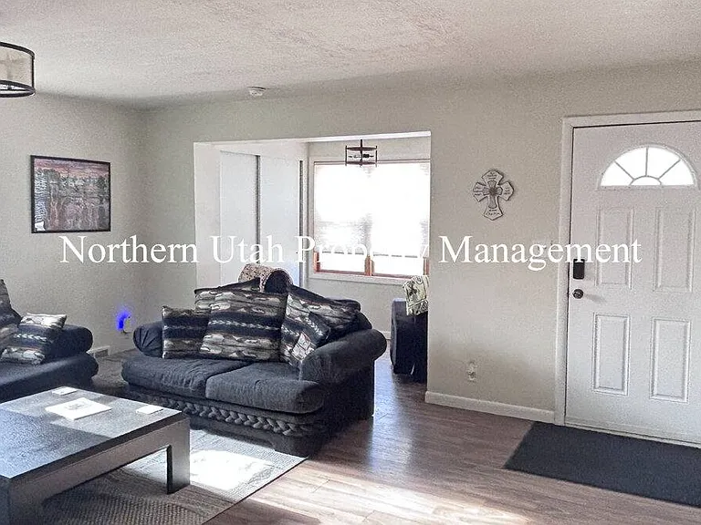 3088 Quincy Ave — Photo 6