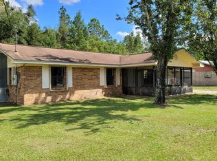 747 Gilbert Dr, Chipley, FL 32428
