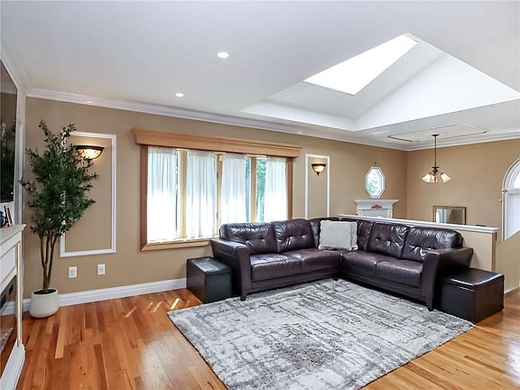 4th image of 428 Lenevar Ave