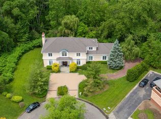 4 Fleetwood Ct, Great Neck, NY 11024