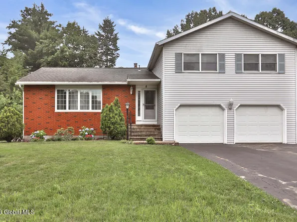 8 Longwood Drive, Loudonville, NY 12211