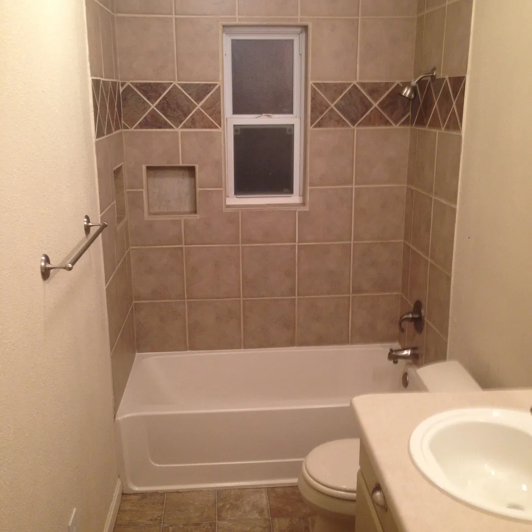 Nice 3 bed 2 bath 1 car garage home for rent $2350 — Photo 3