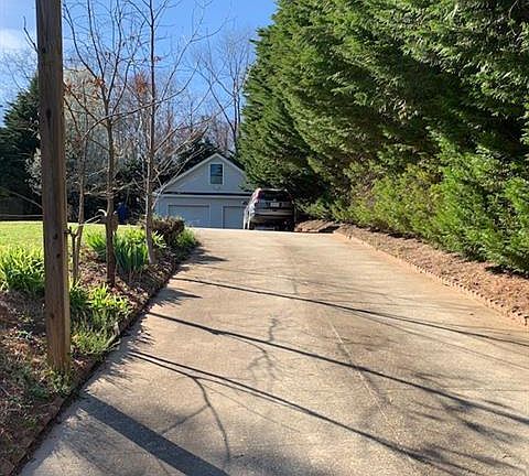 5th image of 99 Eastview Cir