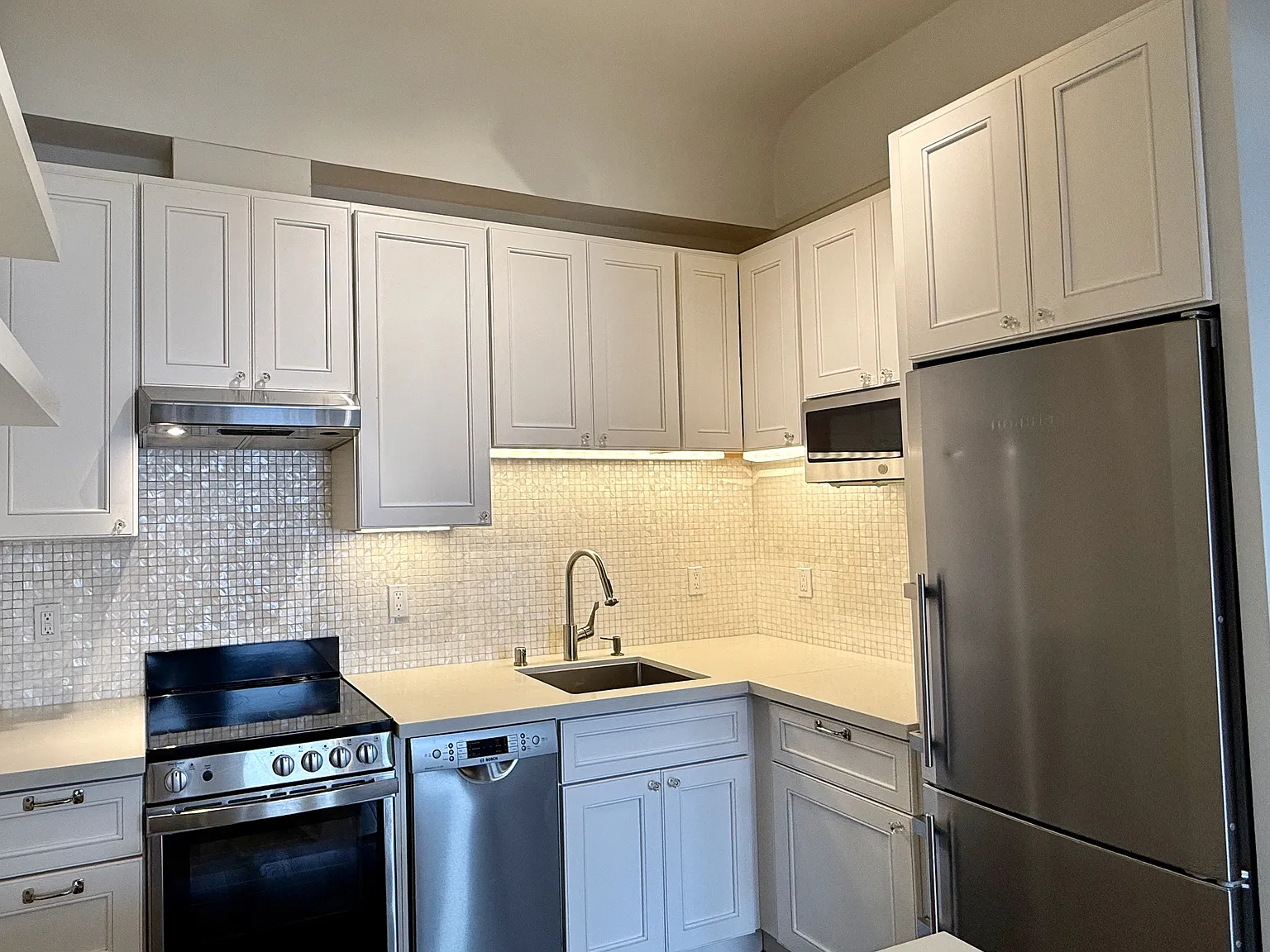 2 bed, 850 sqft, $5,500 — Photo 1