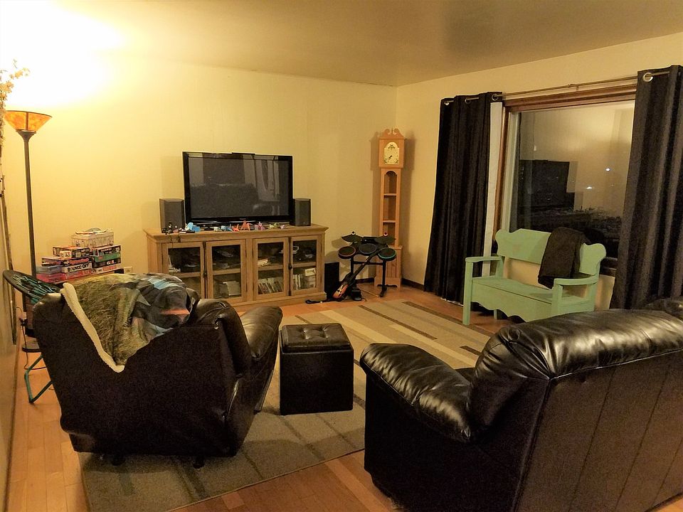 2nd image of 944 Leonard Dr