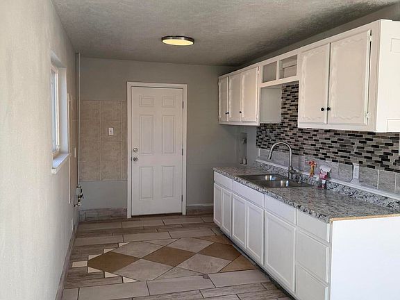 5th image of 412 Tennessee St NE