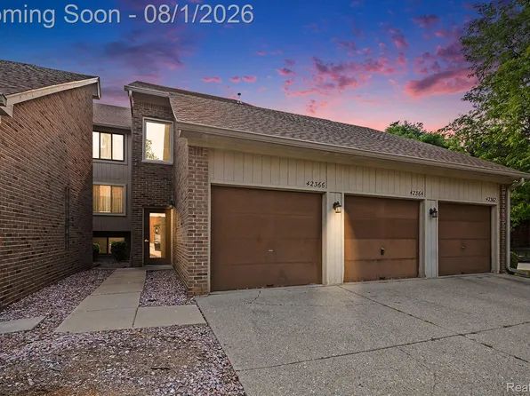 42366 Lochmoor St, Clinton Township, MI 48038