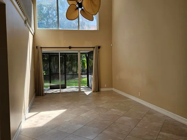 7526 Pinewalk Dr, Pompano Beach, FL