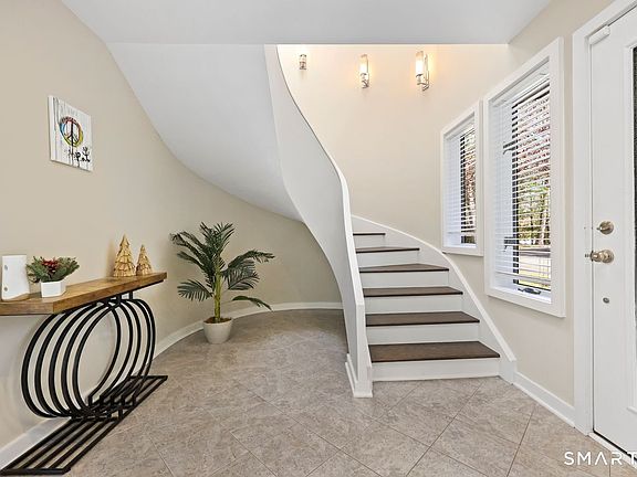 5th image of 28 Strawberry Lane