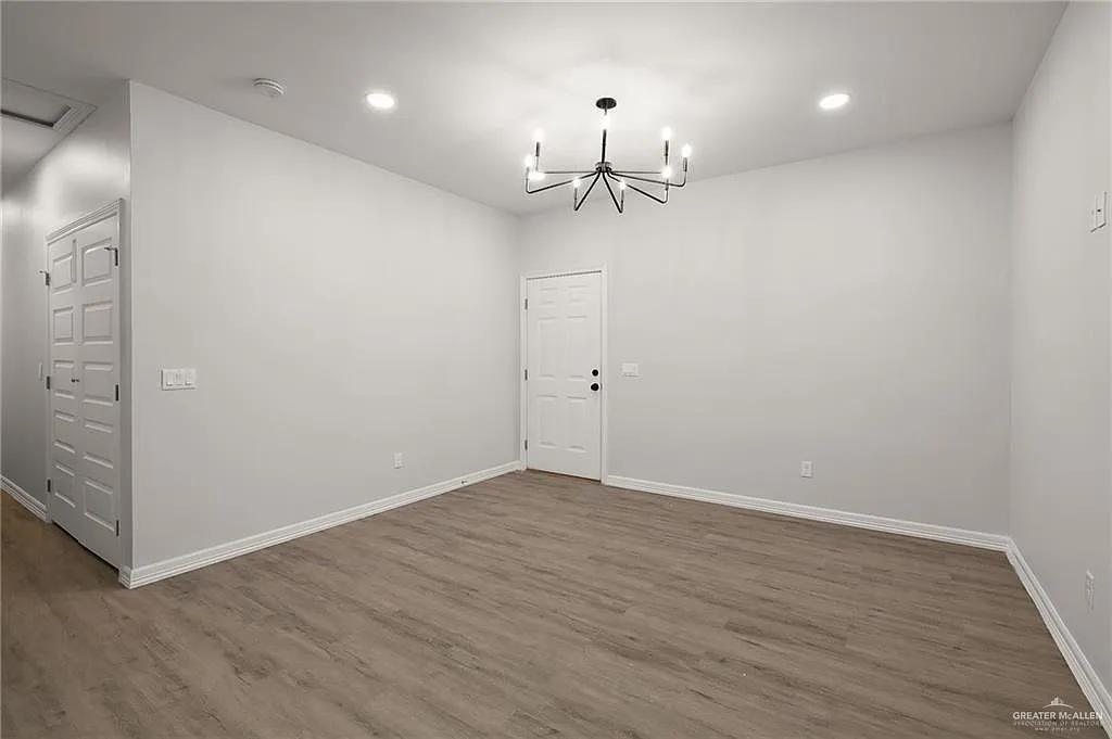 Building Photo - 4501 Larkspur Ave #1