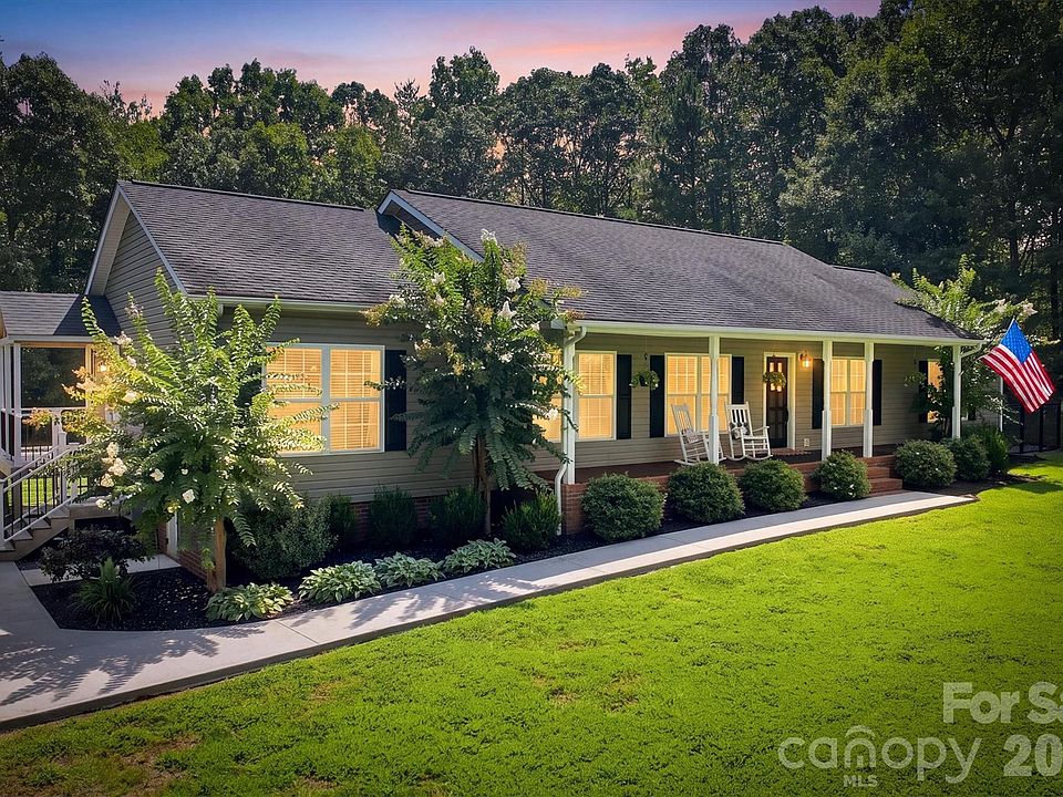 1st image of 349 N Woodleaf Rd