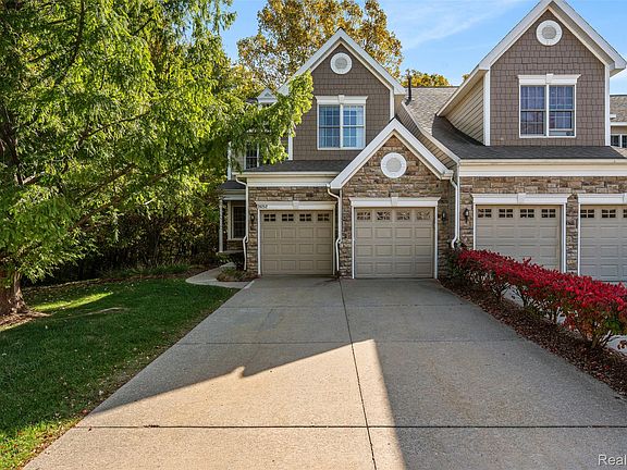 3rd image of 26252 Fieldstone Dr