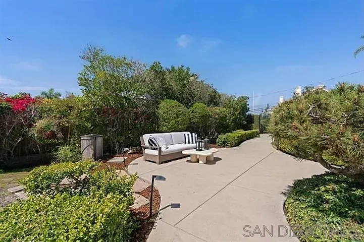 445 Avenida Primavera — Photo 24
