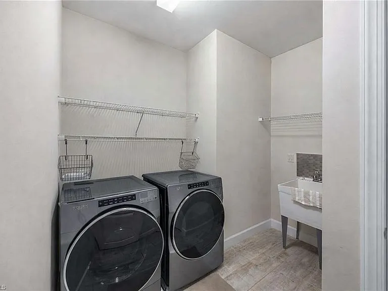 6767 Pennyroyal Dr — Photo 28