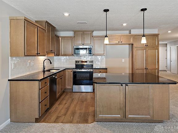 3rd image of 2735 Golden Leaf Dr #18-202