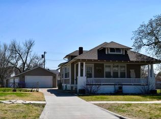 632 E 7th St, Russell, KS 67665