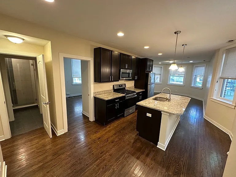 2247 W Thomas St #GF — Photo 1