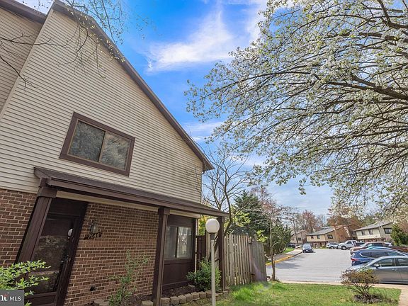 3rd image of 7646 Woodbine Dr
