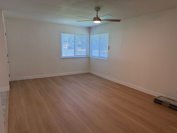 3rd image of 2991 Belden St