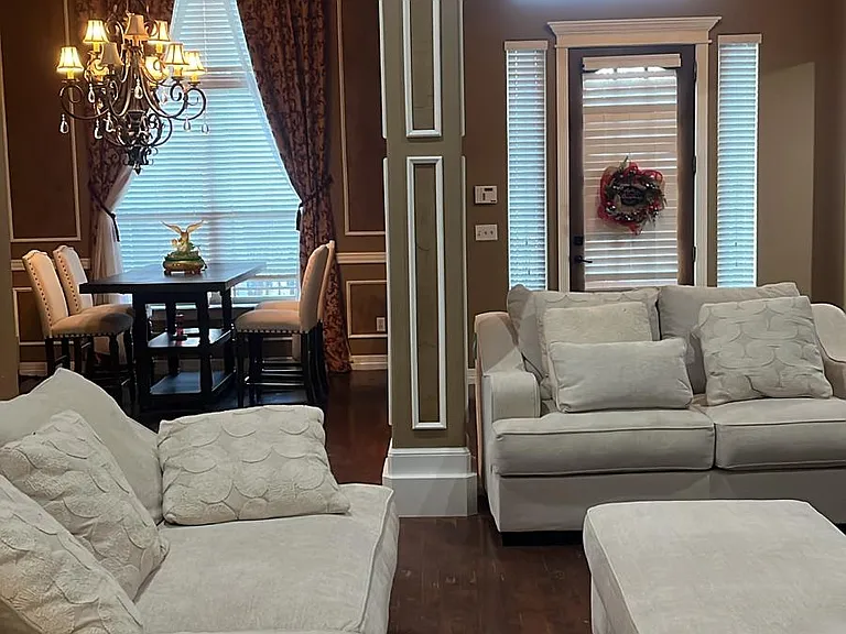 4301 N Poplar Ave — Photo 3