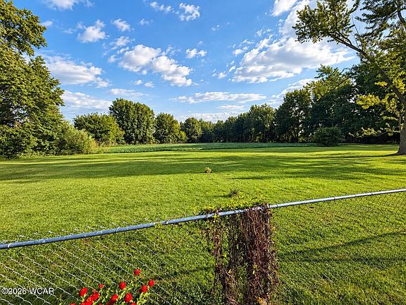 4th image of 762 Lewis Blvd