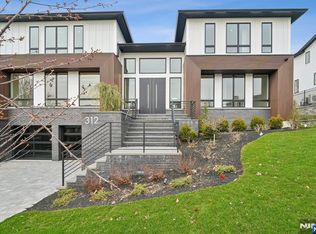 312 Bolz St, Englewood Cliffs, NJ 07632
