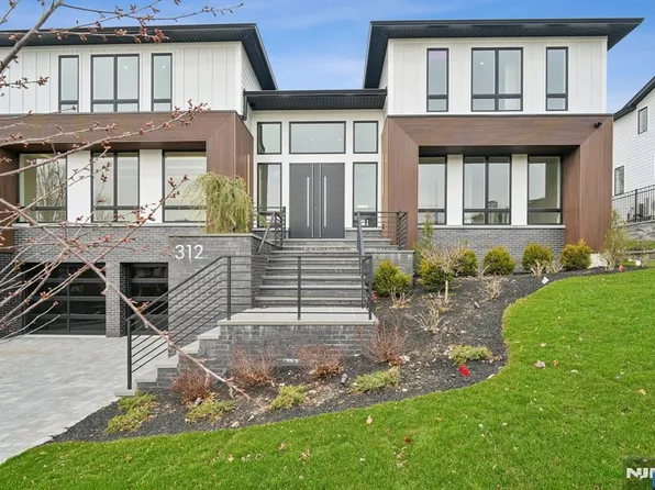 312 Bolz St, Englewood Cliffs, NJ 07632