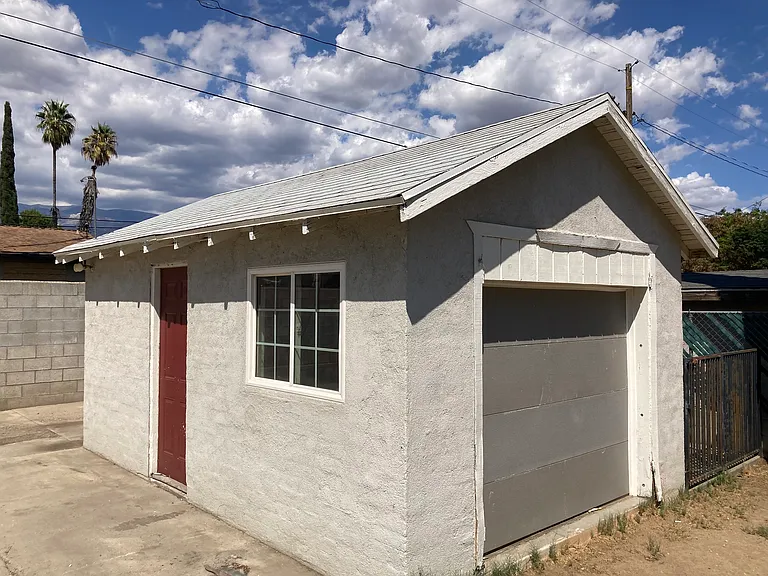 Garage/work shop