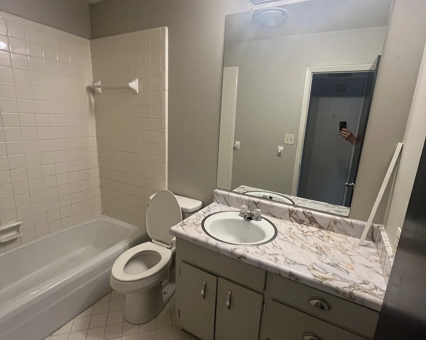 Malibu Apartments — Photo 4