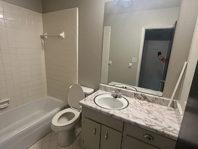 Malibu Apartments — Photo 4