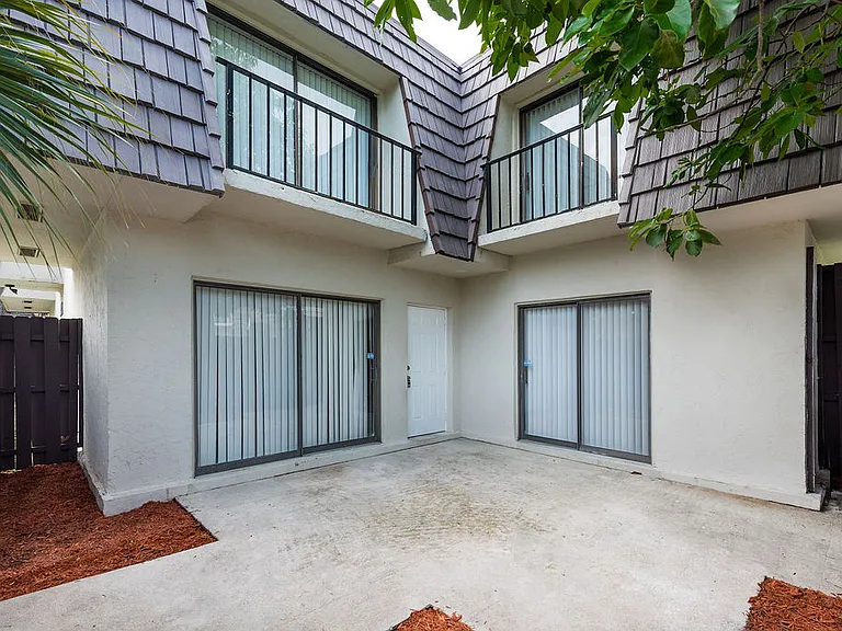 1761 N Congress Ave — Photo 33