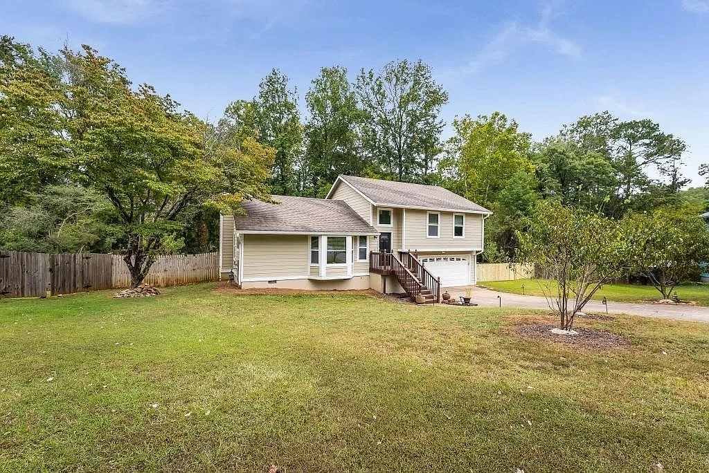 3 bed, 2.0 bath, 1466 sqft, $2,900 — Photo 4