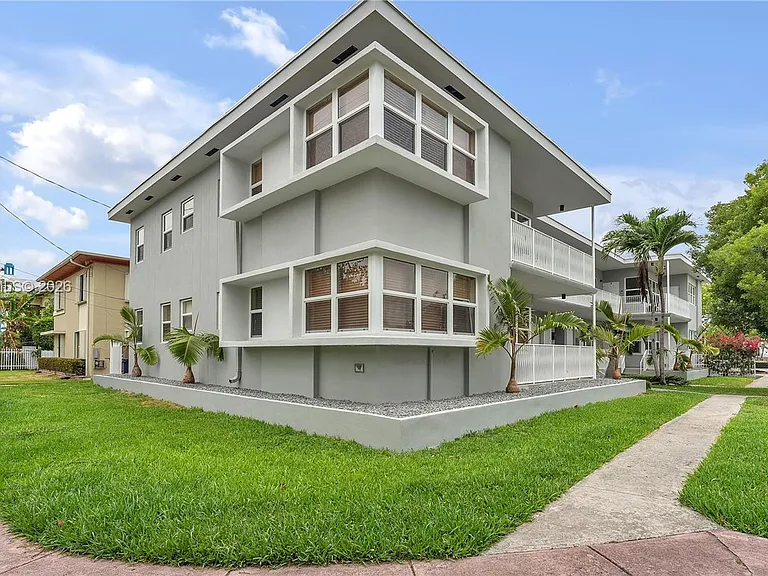 1905 Calais Dr #6 — Photo 2