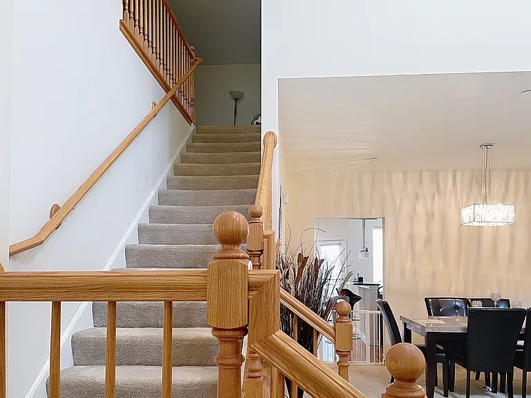 View of the livning-dining room from the front door.