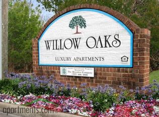 216 Oak Leaf Ct APT G, Chesapeake, VA 23320