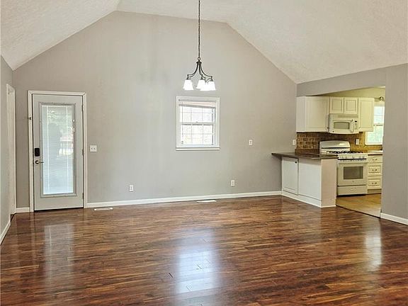 3rd image of 4082 Yeager Rd
