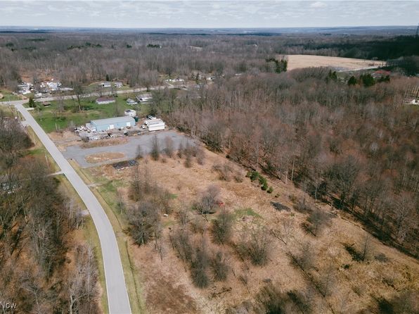 Begala St, Lowellville, OH 44436
