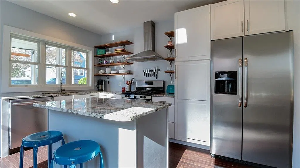 4 bed, 3.0 bath, 1884 sqft, $4,500 — Photo 2