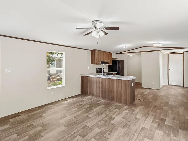 908 Turney Ln — Photo 13