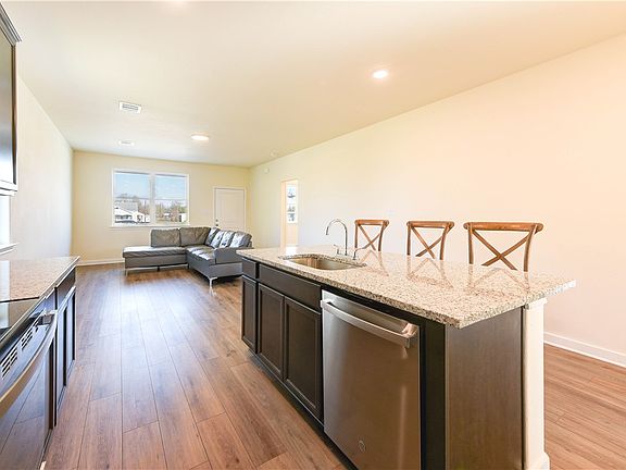 5th image of 513 E Railroad St #2