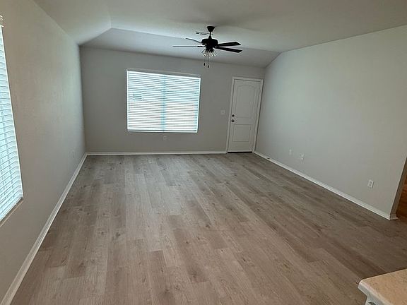 5th image of 10301 Marilyn Dr N