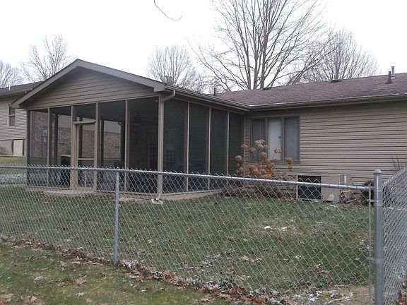 2nd image of 526 Aaron Ave