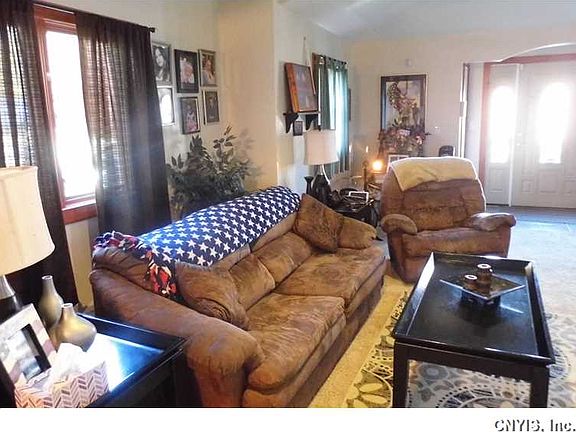 4th image of 107 Shaver Ave