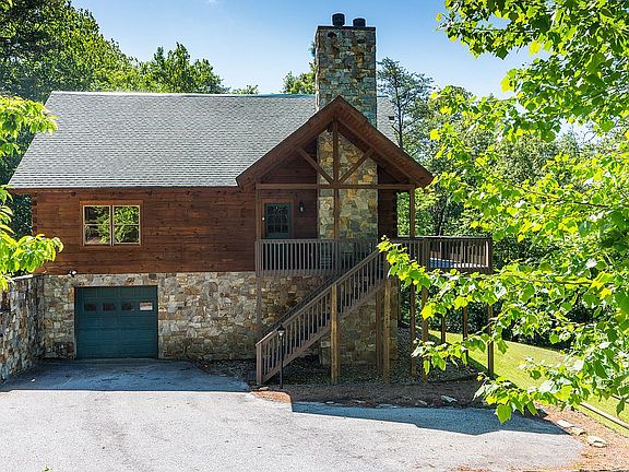 Front drive way view