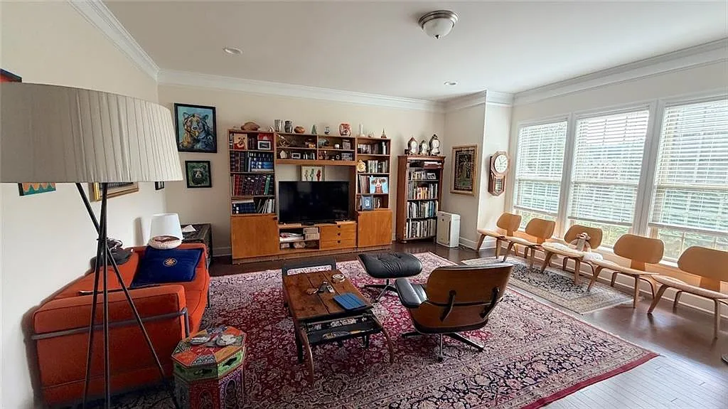 4 bed, 3.5 bath, 2234 sqft, $4,200 — Photo 4
