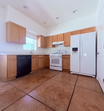 2nd image of 324 W 23rd St