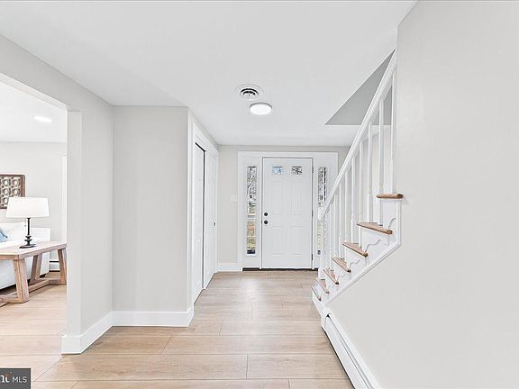 4th image of 205 Garnet Ln