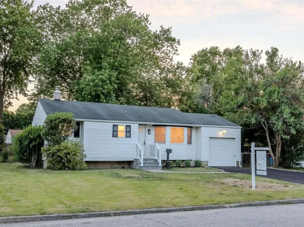 2914 Devon Avenue, Medford, NY 11763